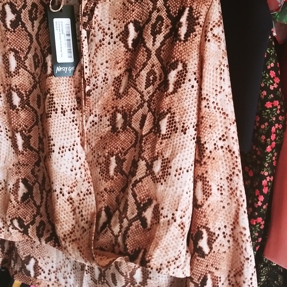 NWT Nasty Gal Snake Print Wrap Top US 4 UK 8 - Picture 3 of 5